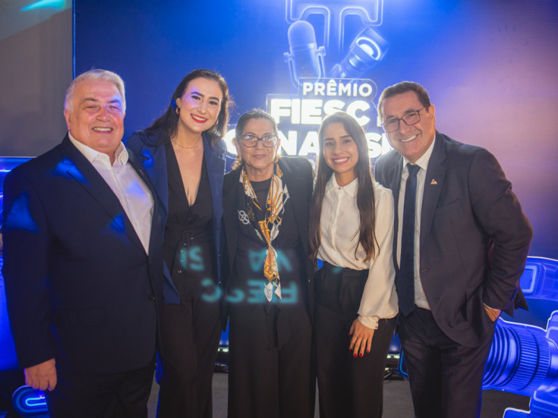 Equipe da ADJORI SC - Presidente do SINDEJOR/SC, Ailton Coelho, jornalistas Vanessa Karine e Rita Lombardi, assistente da diretoria, Andréia Moraes e o presidente da ADJORI SC/BRASIL, José Roberto Deschamps