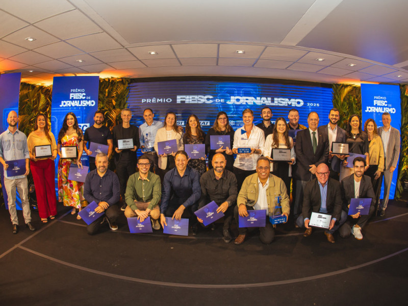 Vencedores do Prêmio FIESC de Jornalismo, das categorias áudio, texto e vídeo, com premiação recorde de R0 mil reais sendo 10 mil para o terceiro colocado, 15 mil para o segundo colocado e 25 mil para o primeiro colocado.