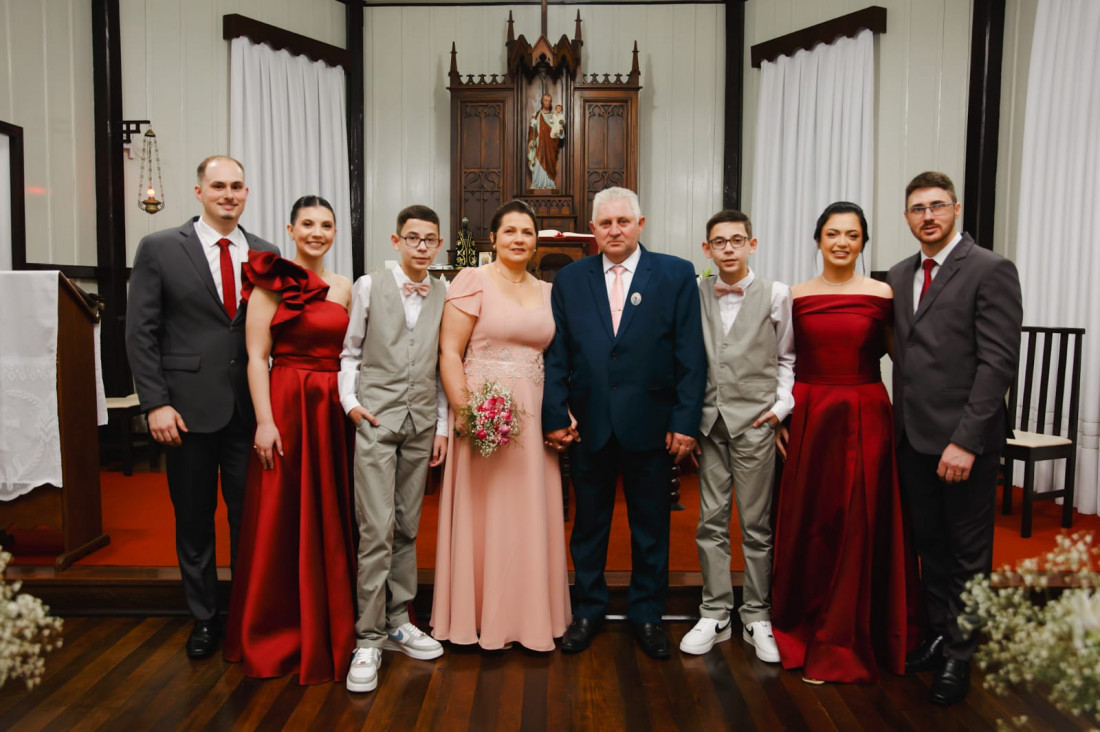 Ivo e Luciana Wilbert com seus filhos, João Vitor, Júlia, Miguel e Gabriel, sua nora Camila e seu genro Igor