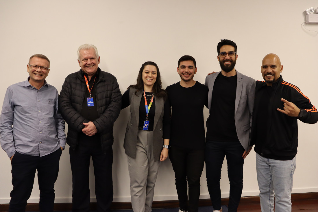 Da esquerda pra direita: Sandro Wolframm (banca), Udo Schroeder (banca), Nicole Pereira (banca), Gustavo Gurtler (coordenador do polo), Thiago Riffel (banca), Rafael Peck (mediador)