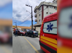 Uma mulher de 45 anos teve ferimento no tórax e foi atendida no local