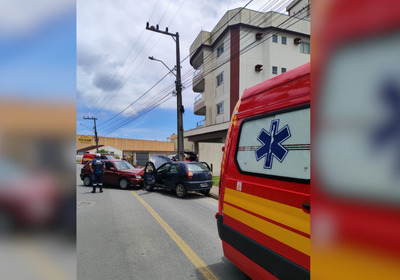 Uma mulher de 45 anos teve ferimento no tórax e foi atendida no local