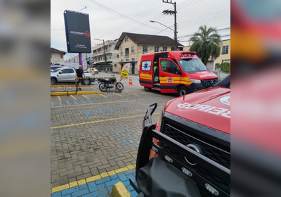A colisão envolveu uma Honda CG e um Chevrolet Tracker