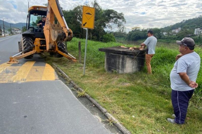 Defesa Civil faz manutenção nas comportas de Gaspar
