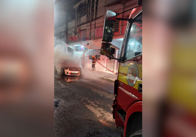 Segundo testemunhas, o veículo apresentou uma pane no painel antes das chamas começarem