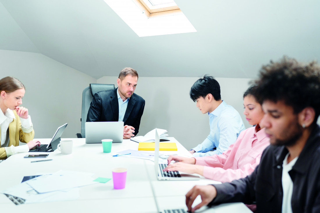 O dilema das redações hoje é saber como usar e aproveitar os recursos da IA sem perder a independência