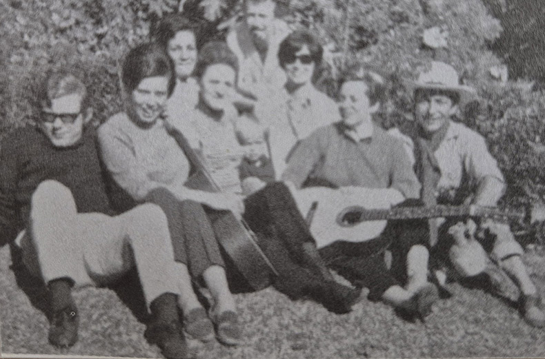 Com amigos, após mais um dia de cantorias
