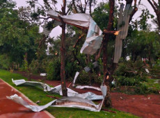 Placas retorcidas no centro da cidade de Xanxerê