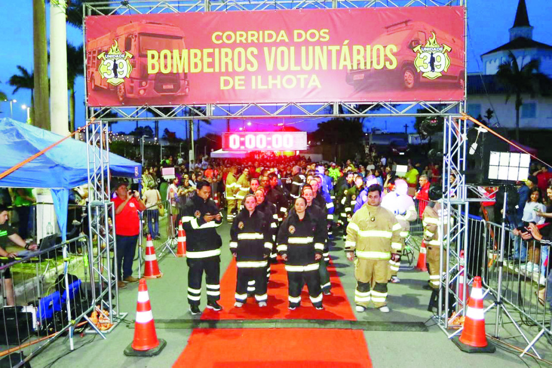 A chegada dos bombeiros que também encararam o trajeto 