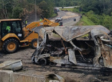 O fogo consumiu a Van