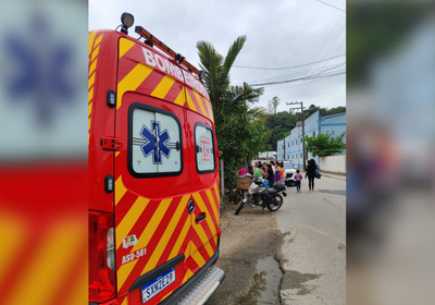 A mulher foi socorrida e levada ao Hospital de Gaspar