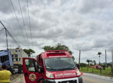 Ambul&acirc;ncia da corpora&ccedil;&atilde;o de Ilhota