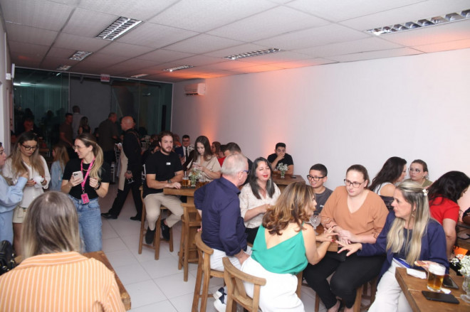 Os empreendedores Joana Siqueira e Osmar da Silva Filho apostam no crescimento do mercado e já começam 2025 com agenda aquecida