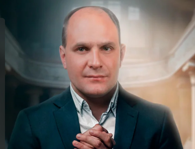 Jhony Ottiquir é psicanalista e 