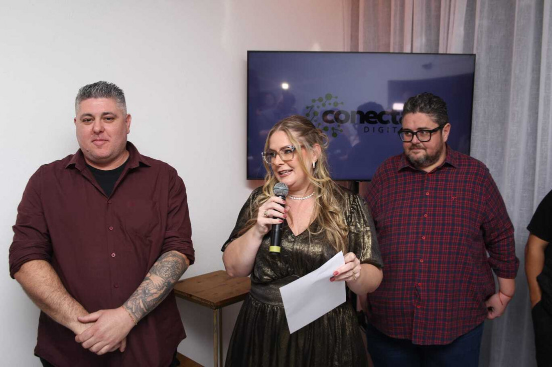 Osmar (à esquerda), Joana e o promoter Gustavo Siqueira