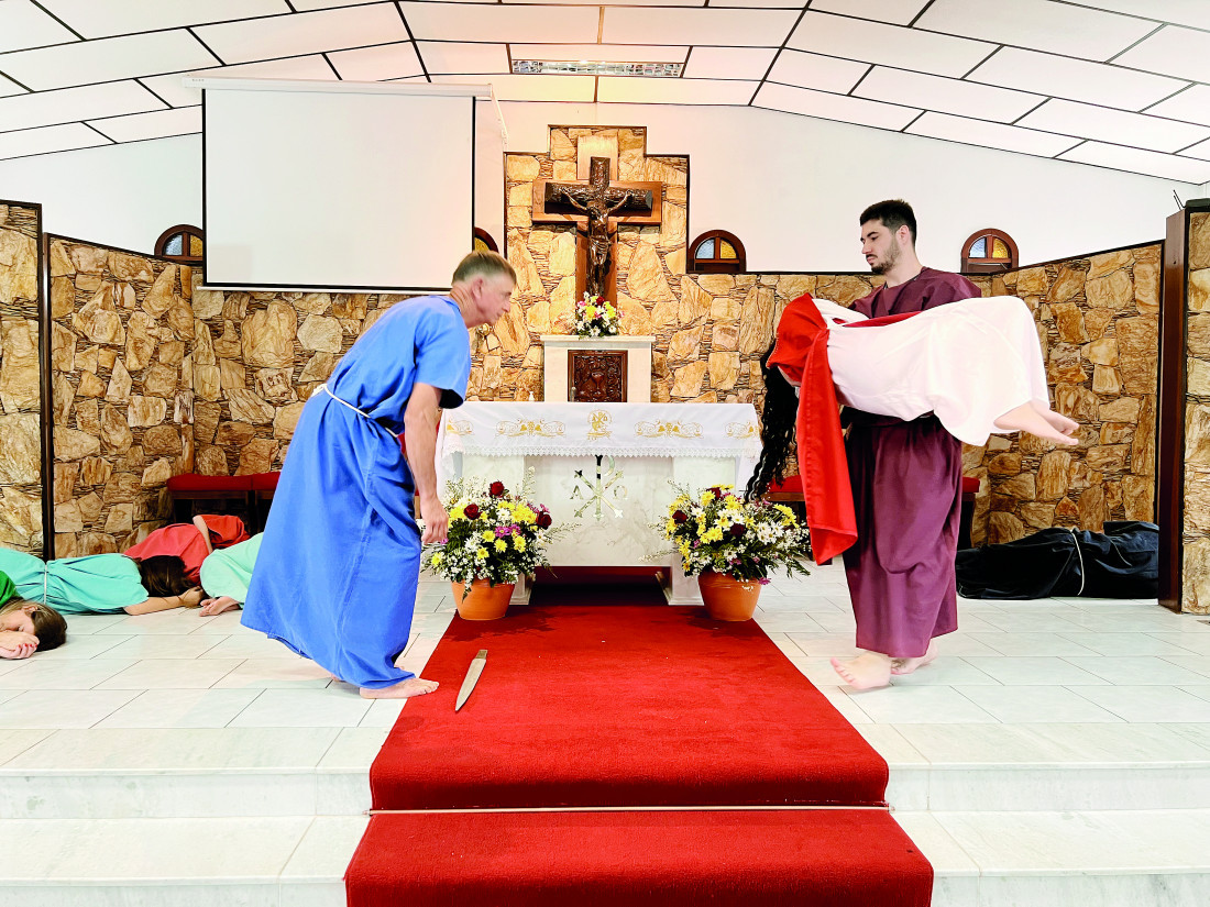 A encenação da vida e morte da padroeira é de emoção