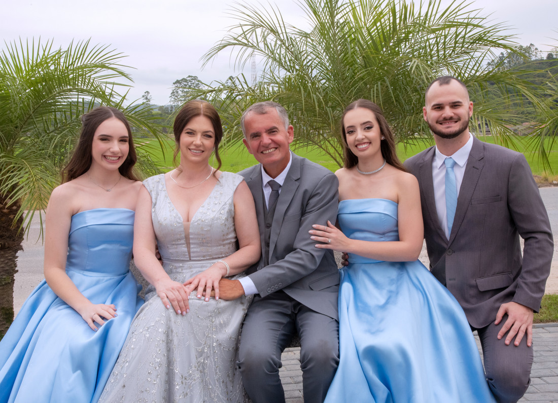 Eli e Sidnei com a família