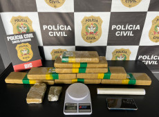 A operação resultou na apreensão de materiais ilícitos