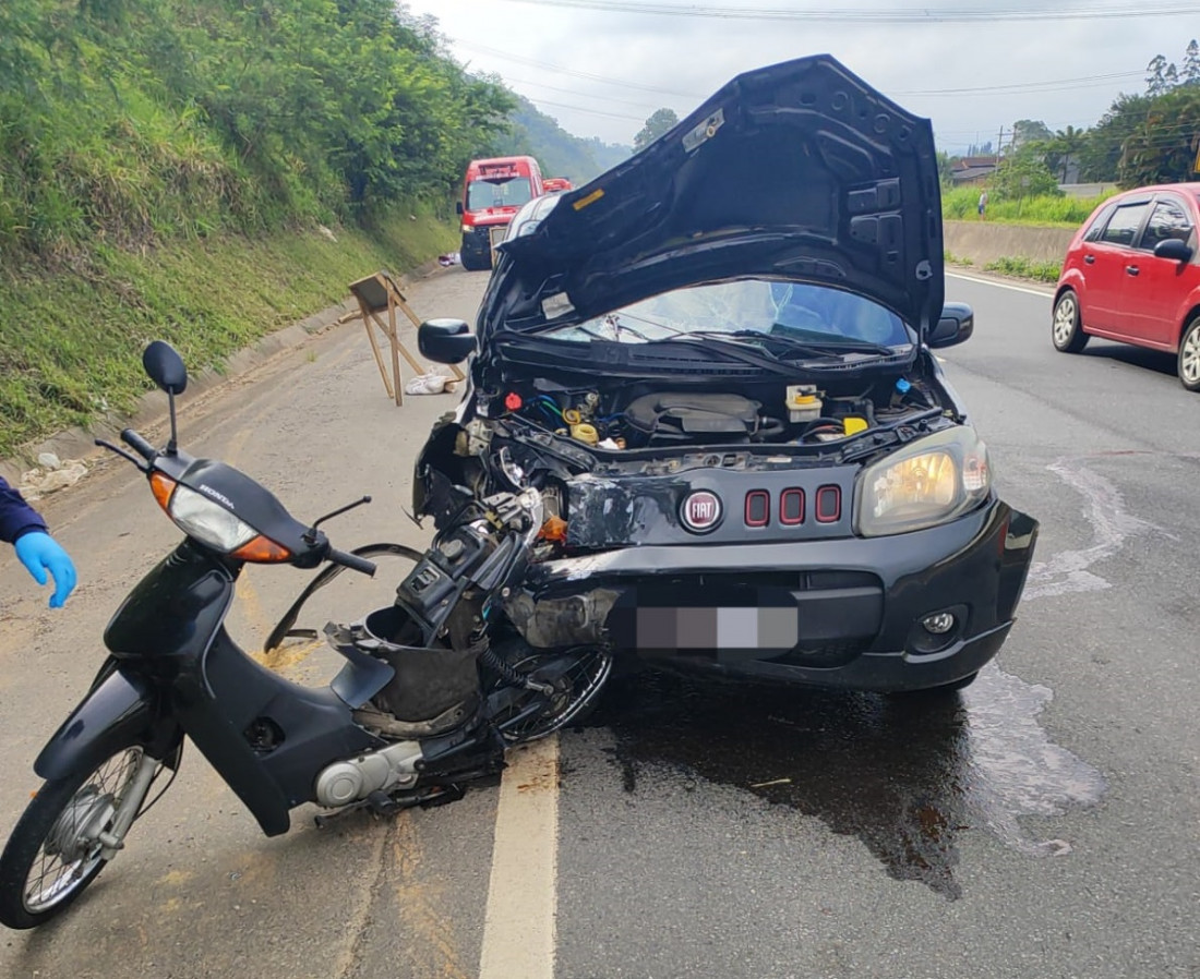 Fiat Uno e a moto se envolveram em acidente fatal no Belchior Baixo