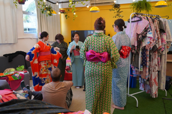 Aluguel e venda de yukatas, tradicionais roupões japoneses de verão