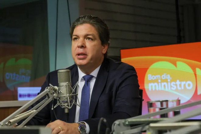 &lsquo;100% das escolas p&uacute;blicas estar&atilde;o conectadas at&eacute; final de 2026&rsquo;, afirma Frederico Siqueira
