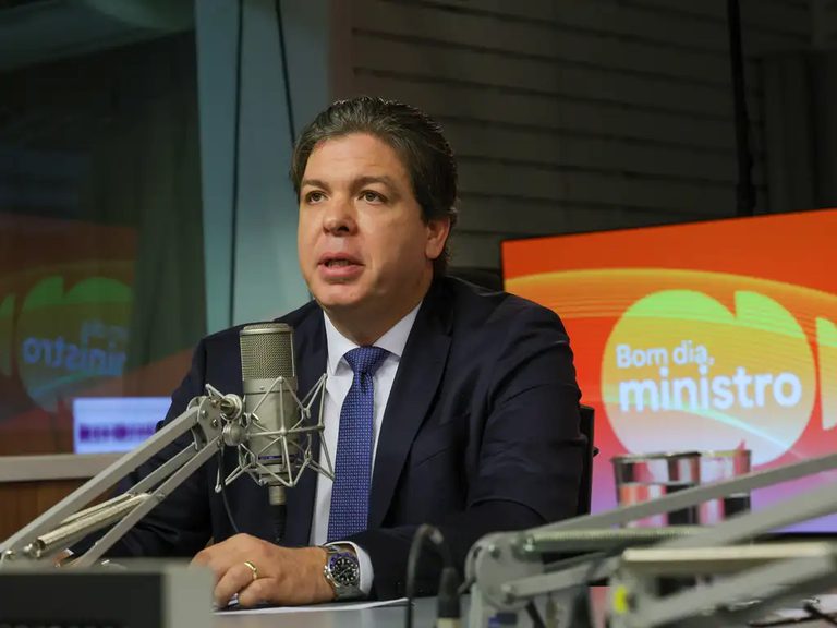 ‘100% das escolas públicas estarão conectadas até final de 2026’, afirma Frederico Siqueira
