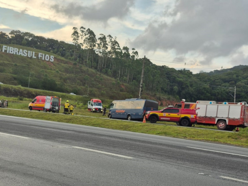 Três veículos se envolveram na colisão
