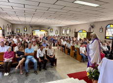 A capela Santa Bárbara ficou lotada para a missa em honra a Padroeira com a presença dos festeiros