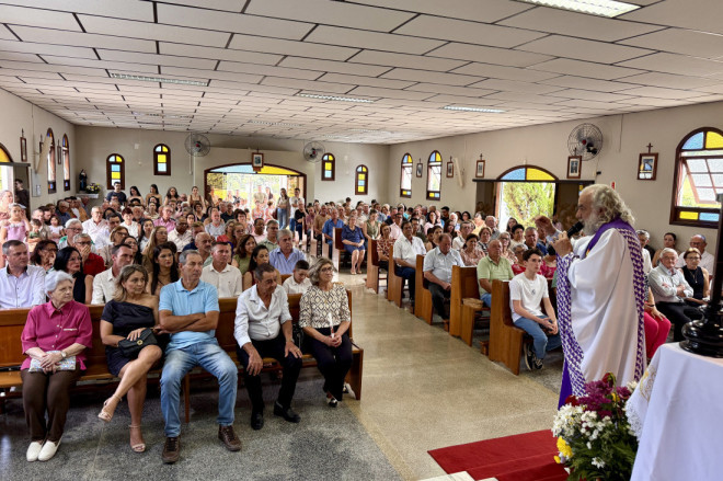 A capela Santa B&aacute;rbara ficou lotada para a missa em honra a Padroeira com a presen&ccedil;a dos festeiros