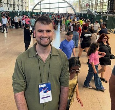 João Pedro durante o trabalho de observador internacional nas eleições chilenas