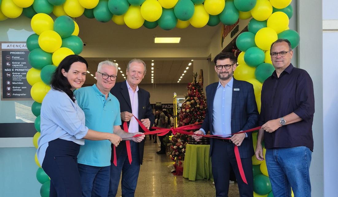 Ato de reinauguração marca a transição de Mini Cooper para Super Cooper