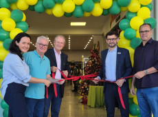 Ato de reinauguração marca a transição de Mini Cooper para Super Cooper