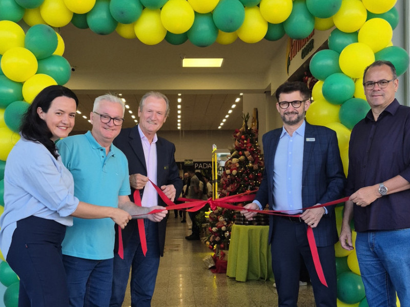 Ato de reinauguração marca a transição de Mini Cooper para Super Cooper