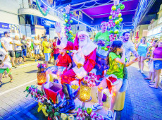 O carro de Bela Vista traz o Papai Noel