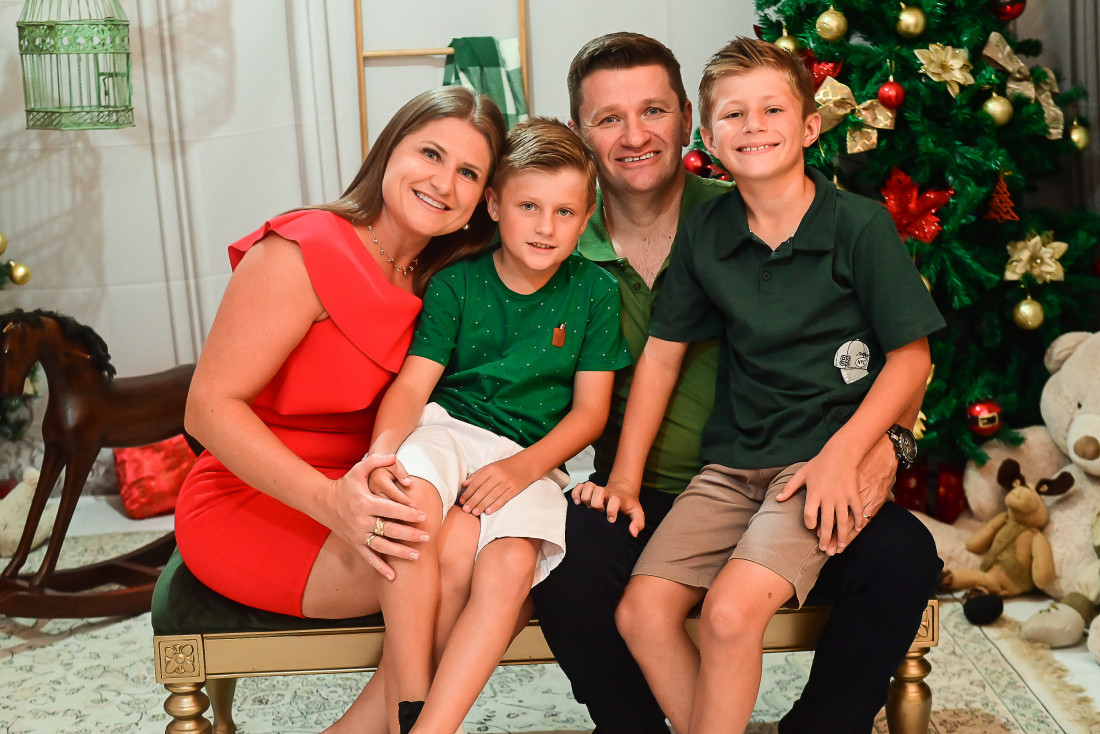 Ivan Carlos Isensee e Flaviana com os filhos Miguel Arthur e Murilo