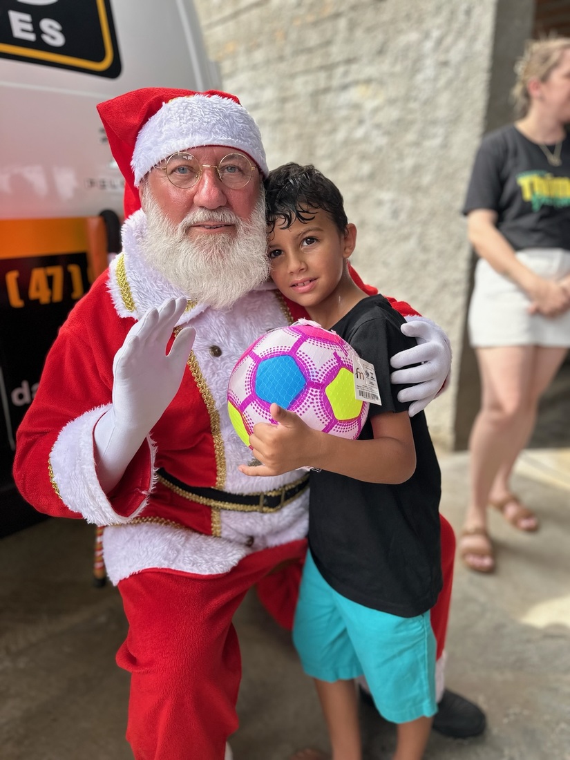 Natal "Amigos do Th&iacute;moti", na comunidade S&atilde;o Francisco de Assis, bairro Figueira