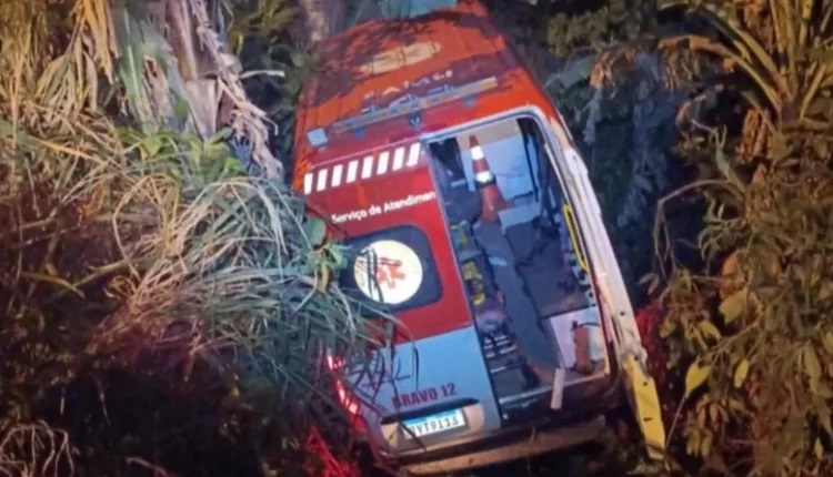 Depois de assumir a direção da ambulância, paciente acabou provocando acidente