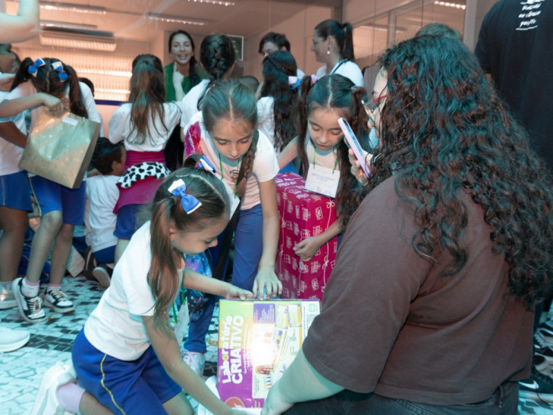 Natal Unifebe levou alegria para mais de 600 alunos 