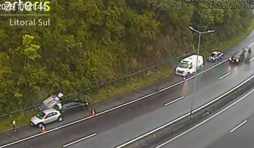 Câmera da concessionária da rodovia flagrou o momento do acidente