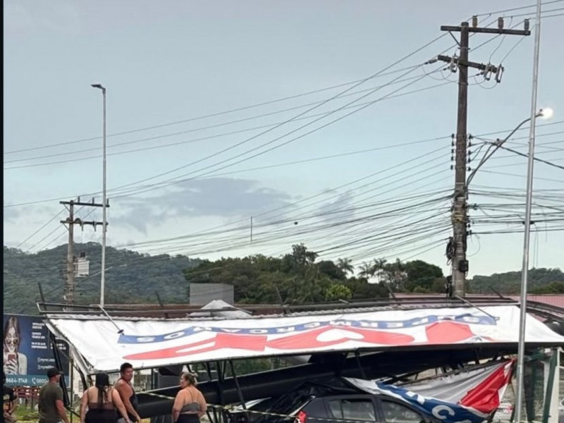 Temporal do dia 24 provocou muitos estragos na cidade