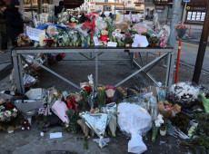 Su&iacute;&ccedil;os enfrentam dolorosa tarefa de identificar v&iacute;timas de inc&ecirc;ndio