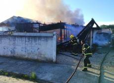 Inc&ecirc;ndio em casa no Bairro Coloninha nos &uacute;ltimos dias de 2025