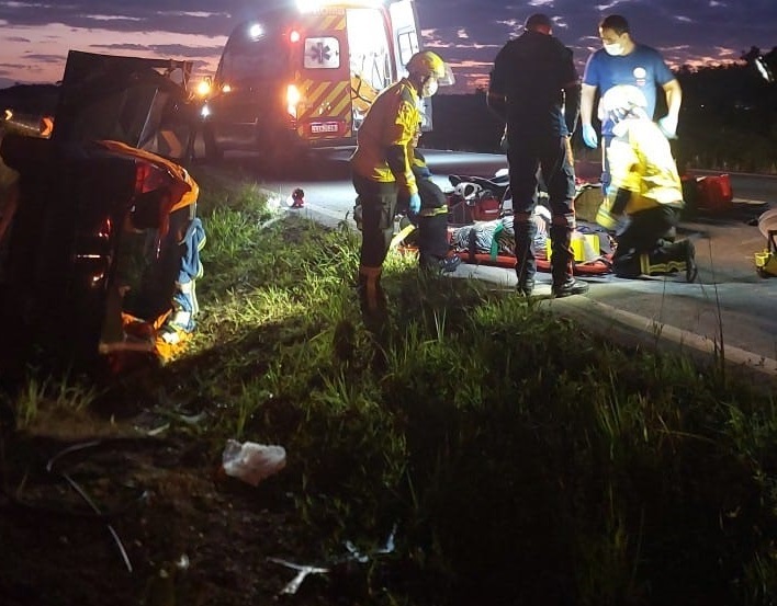 Bombeiros e SAMU realizaram o atendimento às duas vítimas