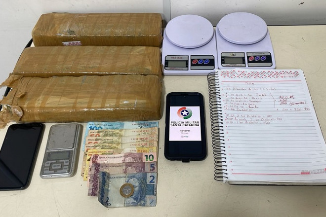 Droga estava embalada e escondida dentro de uma geladeira