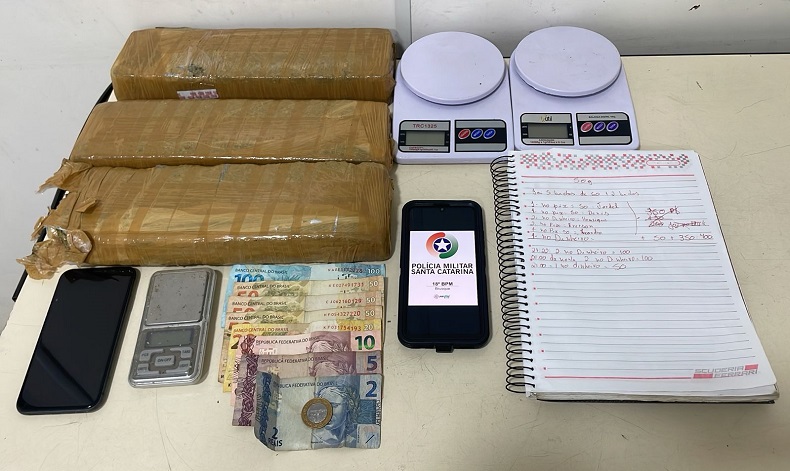 Droga estava embalada e escondida dentro de uma geladeira