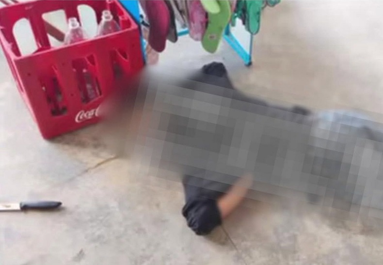 A faca ficou ao lado do corpo