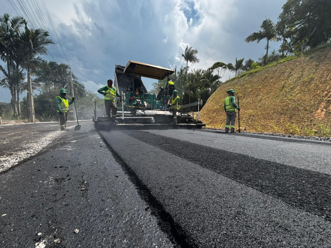 Cerca de 500 metros de asfalto já foram aplicados