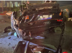 Ve&iacute;culo ficou completamente destru&iacute;do