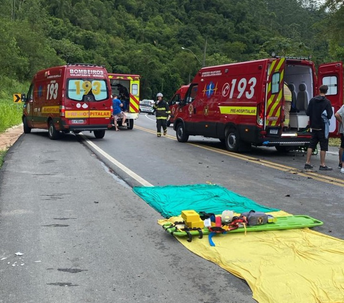 Atendimento &agrave;s v&iacute;timas interrompeu o tr&acirc;nsito na rodovia