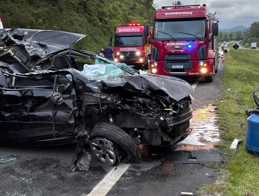 Cinco pessoas estavam no veículo